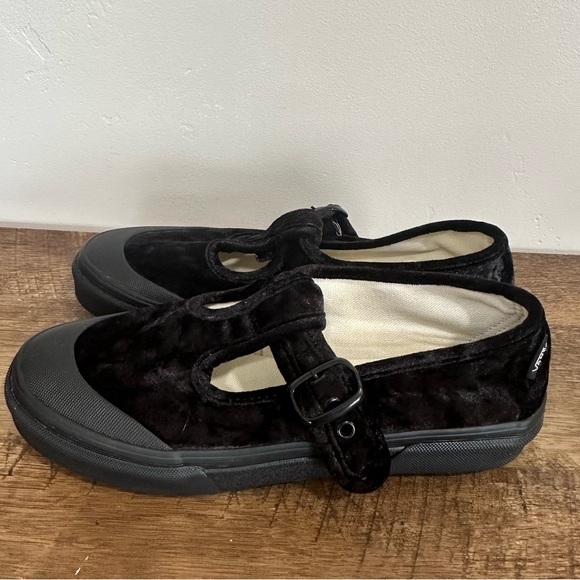 VANS SOLID BLACK STYLE 93 CRUSHED VELVET MARY JANE SNEAKERS WITH BUCKLE 7.5 - Picture 2 of 12